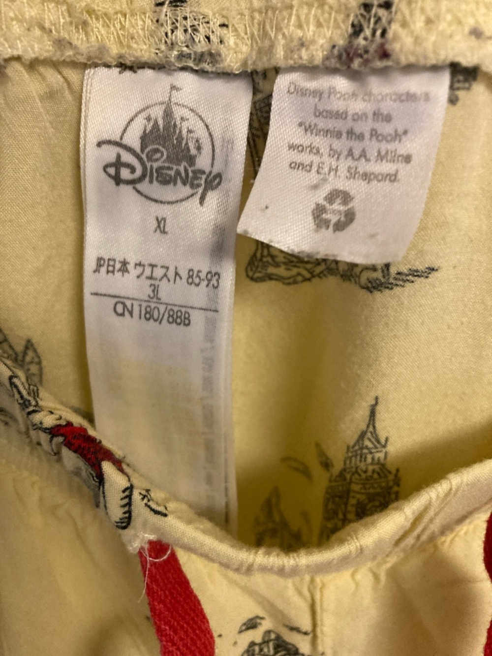 Disney Winnie the Pooh in London Balloon Pajama Set - Picture 9 of 13